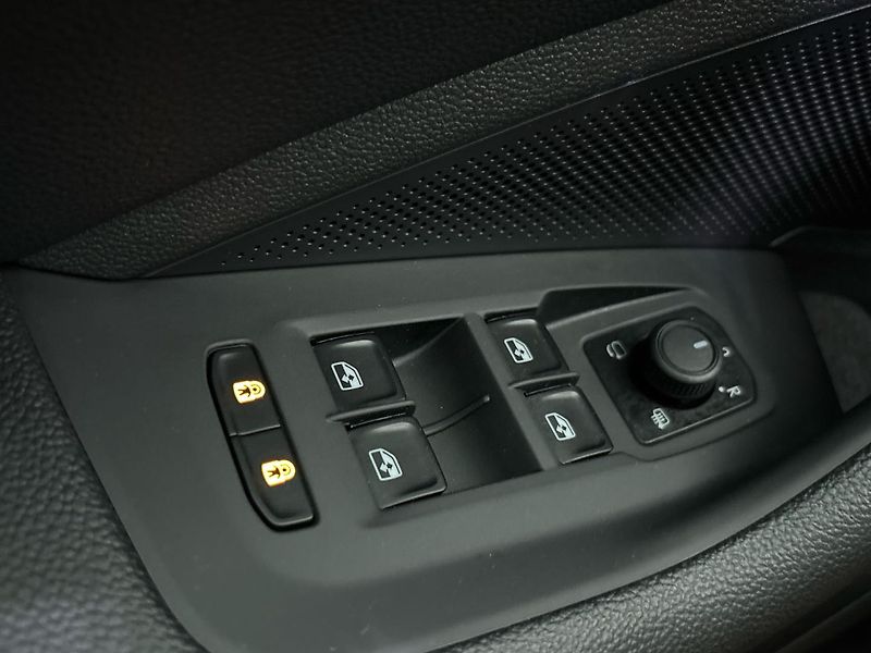 Škoda Superb L&K 4x4 DSG - fotka 21 z 30