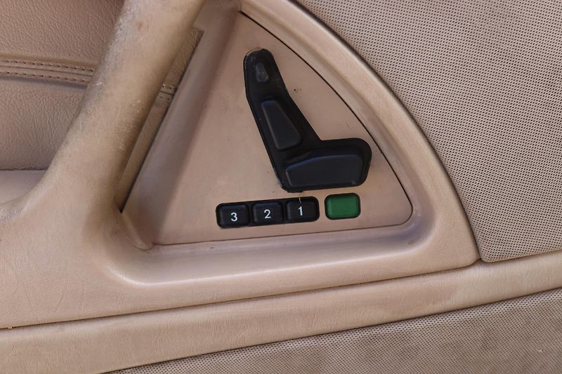 Mercedes-Benz SL SL 500 R129 225kW - fotka 27 z 49