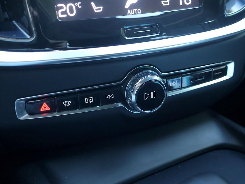 Volvo V60 2,0 B4 AWD Cross Country DPH - fotka 23 z 33