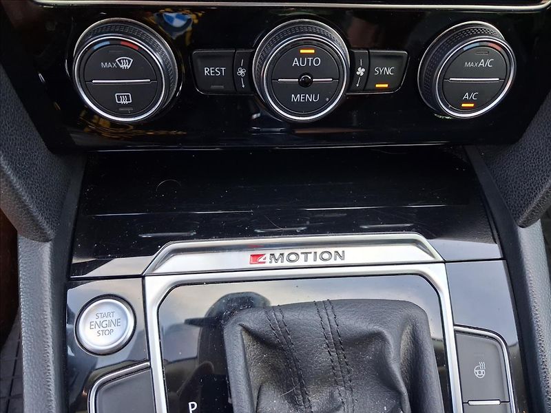 Volkswagen Passat 2,0 R Line, Matrix,TZ, 4x4,CZ - fotka 15 z 16