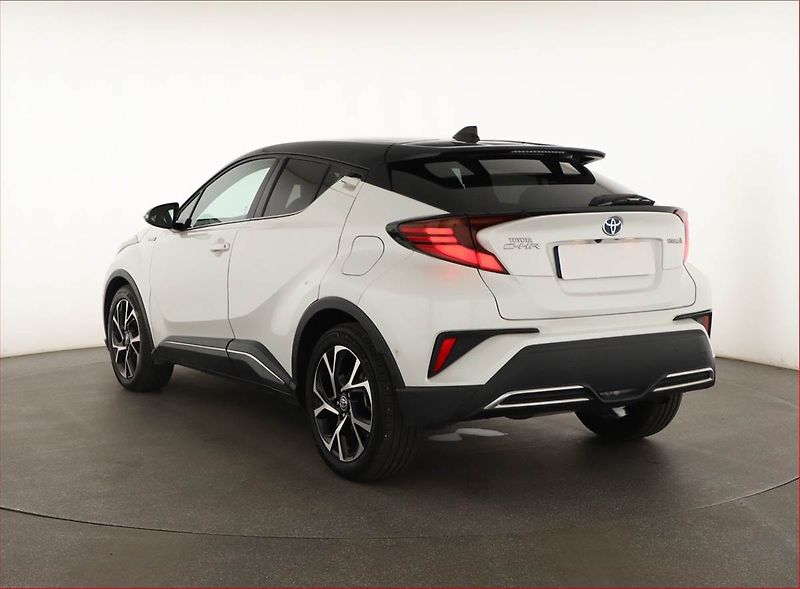 Toyota C-HR (2022) 2.0 Hybrid - fotka 4 z 17