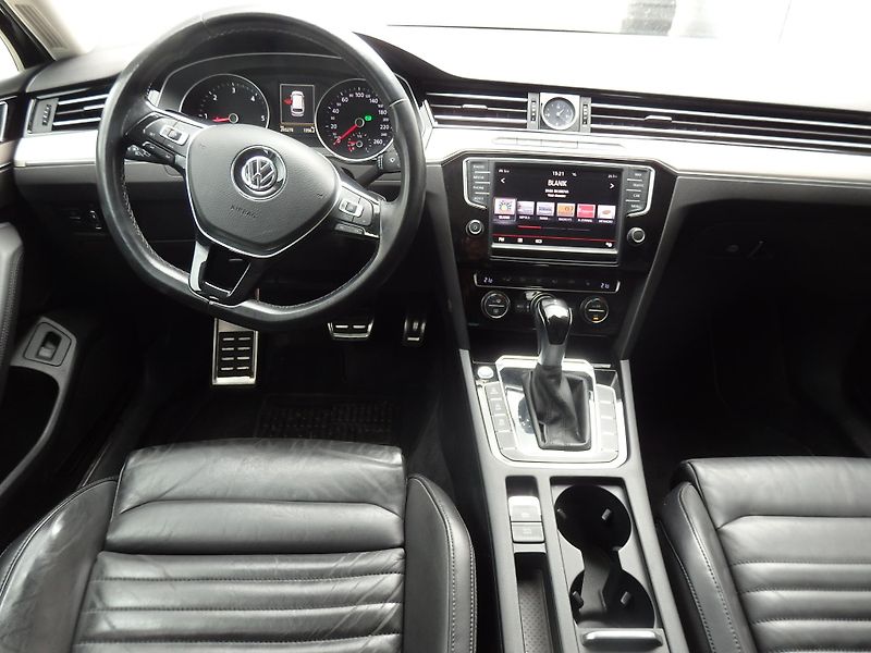 Volkswagen Passat 2.0 TDI 140 kW ZÁVĚS - fotka 12 z 26