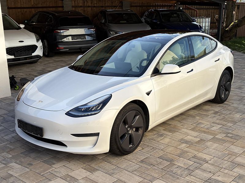 Tesla Model 3 (2021) LR, SOH 89%, bily int. - fotka 1 z 15