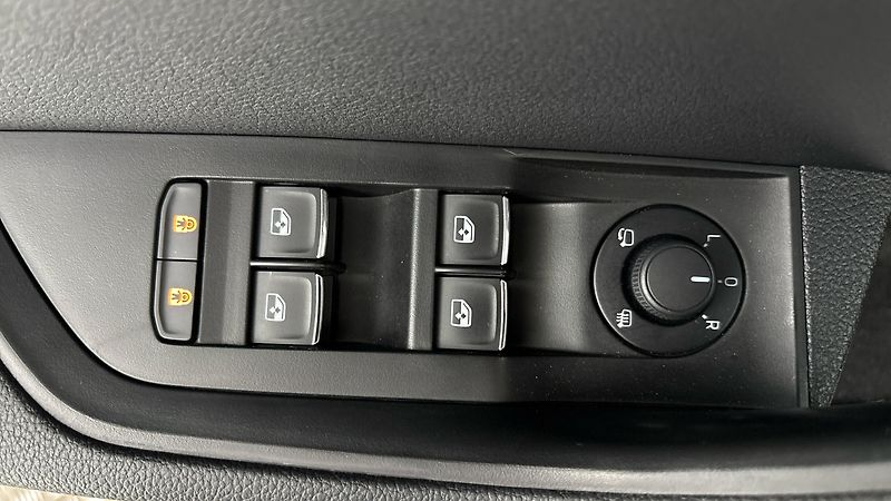Škoda Superb 2.0 TDI DSG 4x4 L&K Combi - fotka 25 z 33