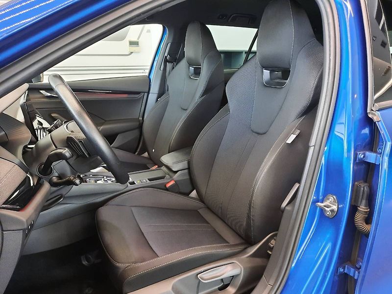 Škoda Octavia (2023) Sportline Combi 1.5 TSI (110kW - fotka 7 z 28