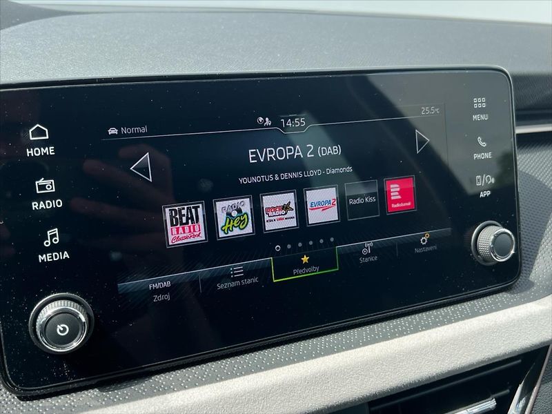 Škoda Scala 1,0 TSi 85 kW 7DSG 130 LET PRE - fotka 27 z 30