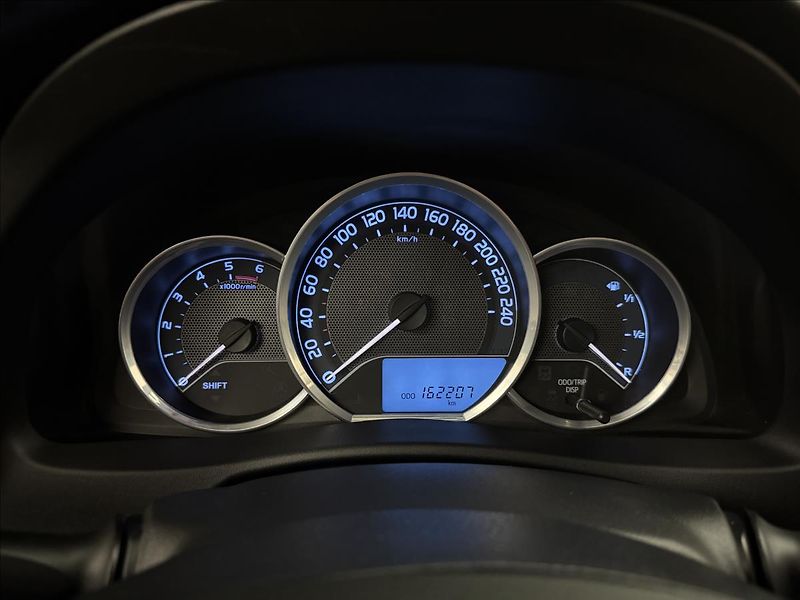 Toyota Auris 1,4 66kW NAVI KAMERA TAŽNÉ - fotka 12 z 32