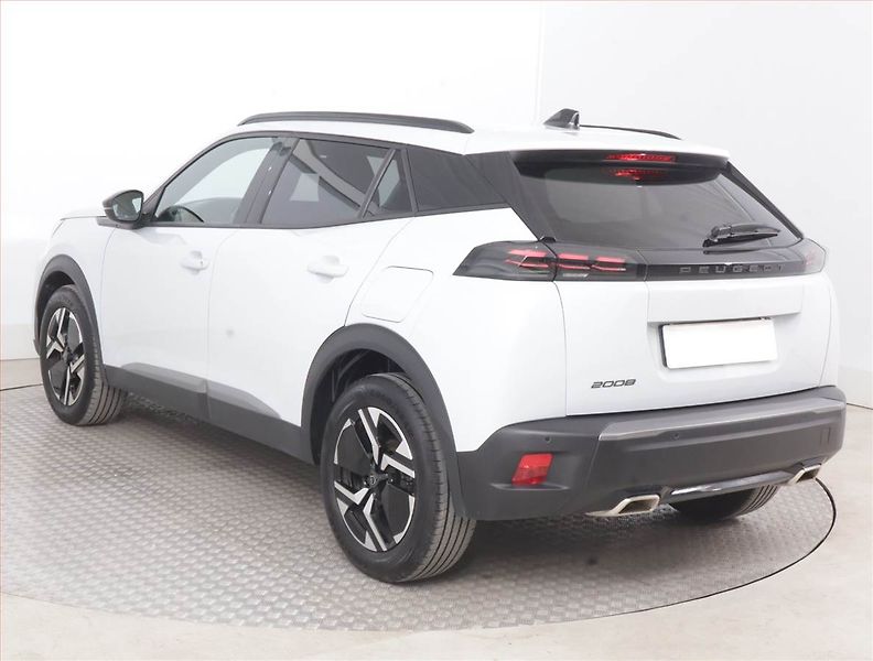 Peugeot 2008 (2025) 1.2 PureTech - fotka 4 z 18