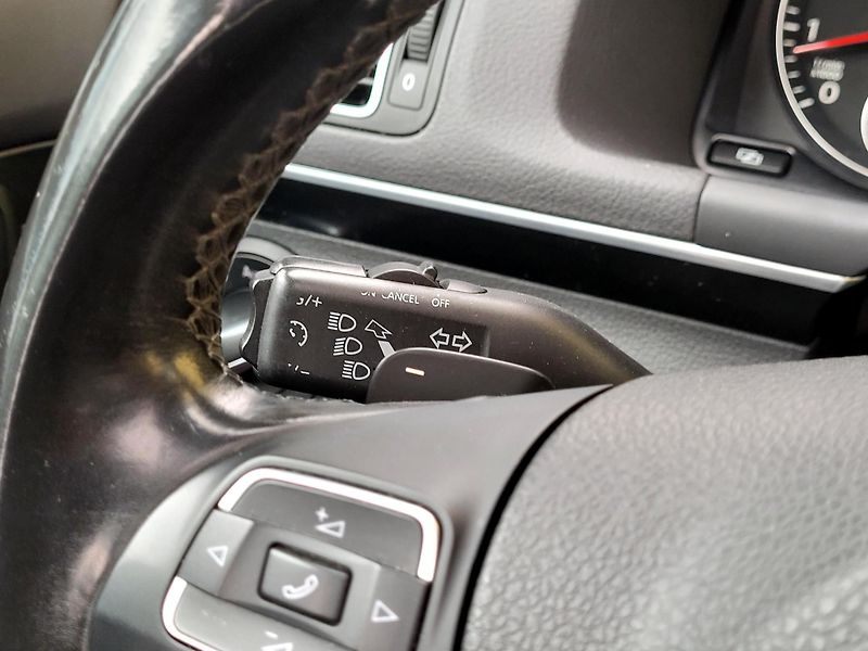 Volkswagen Touran 1,4 DSG Highline, nové ROZVODY - fotka 41 z 46