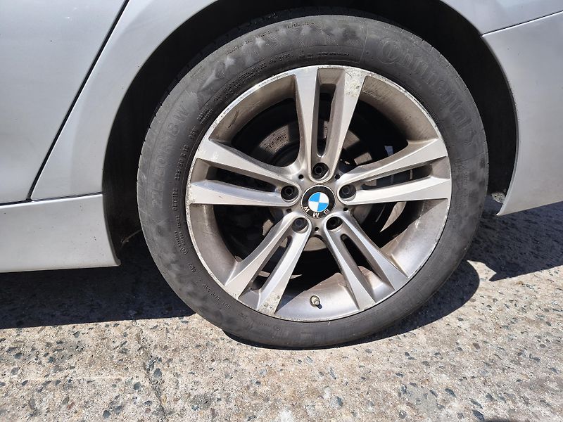 BMW Řada 3 (2017) 320i GT - fotka 9 z 12