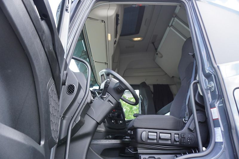 Iveco (2024) AS 440 S57 S-Way tractor unit - fotka 14 z 24
