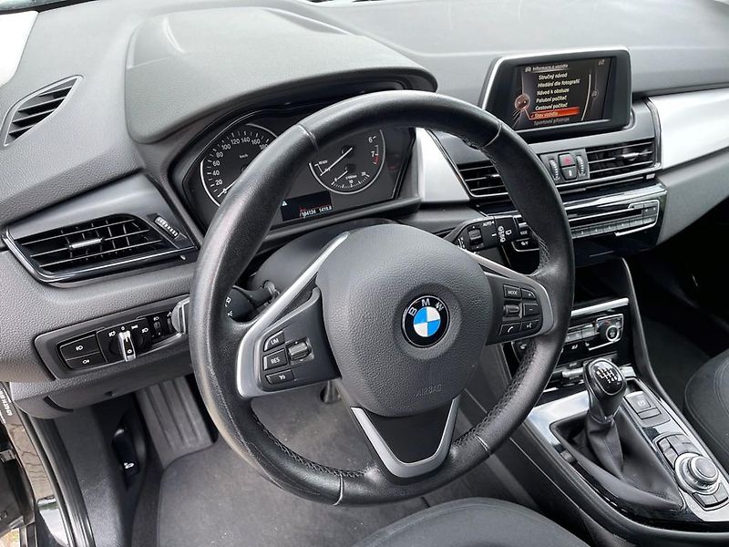 BMW Řada 2 218i 100 kW navigace - fotka 13 z 15