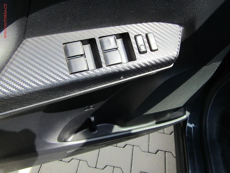 Toyota RAV4 (2014) 2.2D 4x4, ČR, servis.kniha - fotka 14 z 17