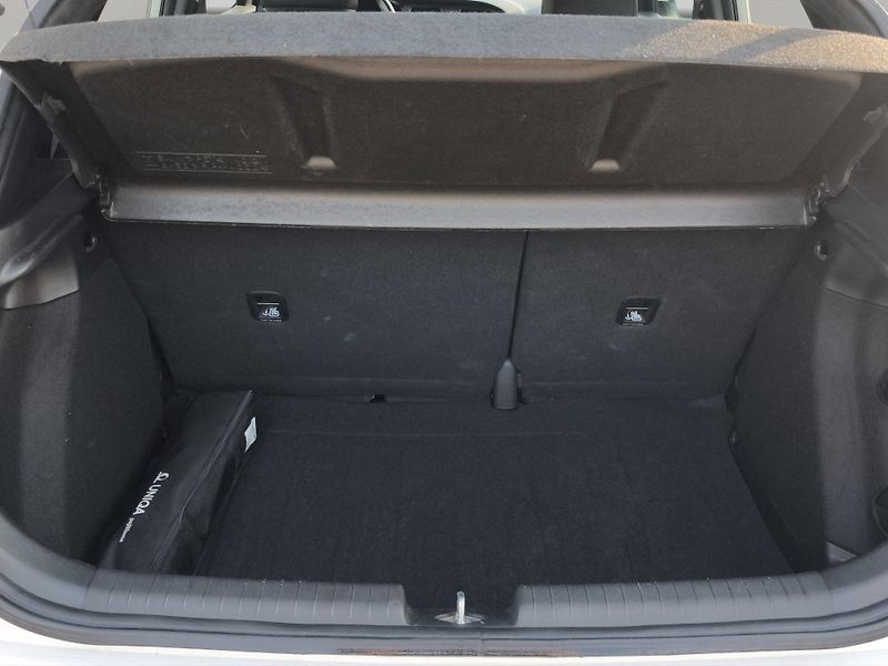 Hyundai i20 (2018) 1.2i 55kW, ČR, 1. Maj., Klima - fotka 20 z 20