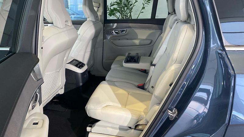 Volvo XC90 (2026) PLUS BRIGHT, T8 AWD, 184+115 k - fotka 10 z 13