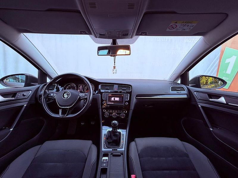 Volkswagen Golf 1.4 TSi Highline, Serviska, 1. - fotka 15 z 27