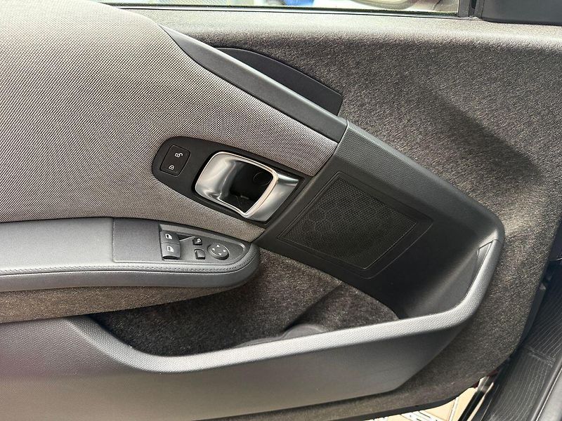 BMW i3 i3S, 120 Ah, Kamera, Panorama - fotka 23 z 28