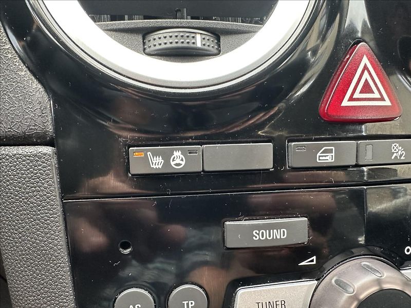 Opel Corsa 1,4 AUTOMAT - fotka 25 z 27
