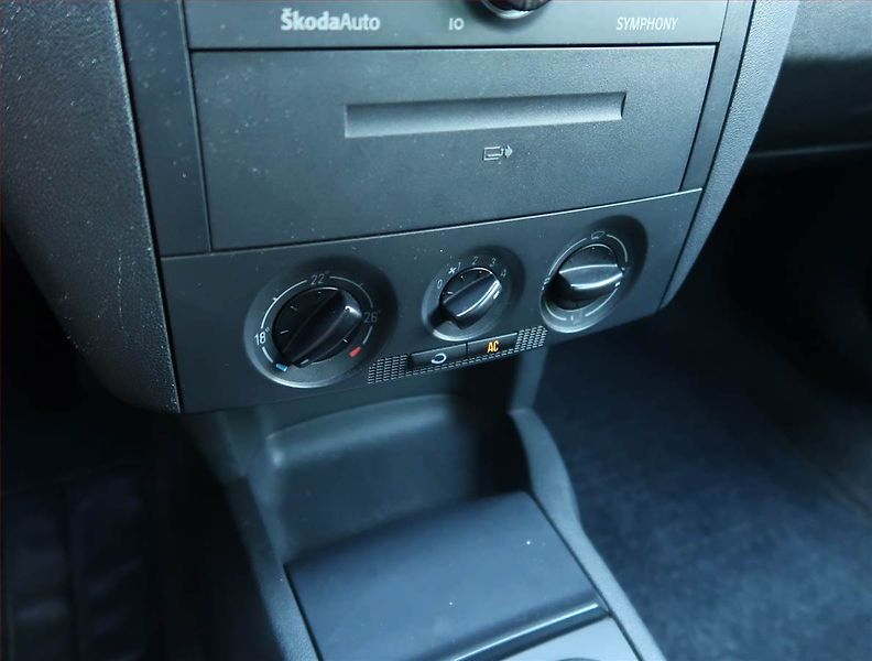 Škoda Fabia (2006) Ambiente 1.4 16V - fotka 16 z 16