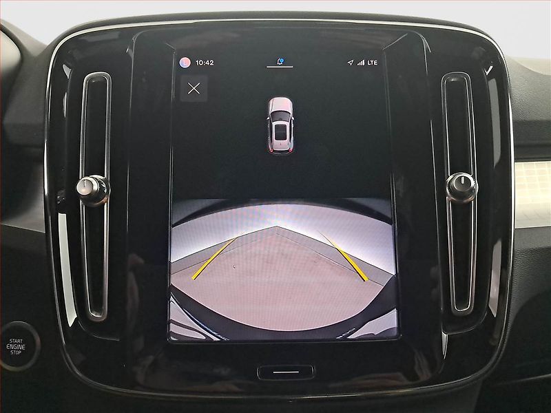 Volvo XC40 (2022) Plus B3 - fotka 17 z 22