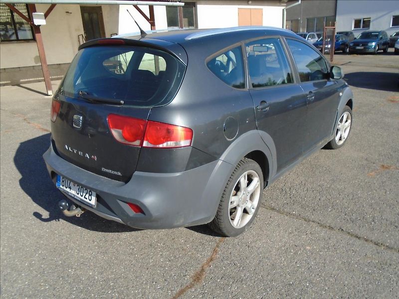 Seat Altea 2,0   4X4 - fotka 4 z 21