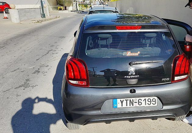 Před převzetím je dobré si vozidlo nafotit., zdroj: Deník/Edvard D. Beneš