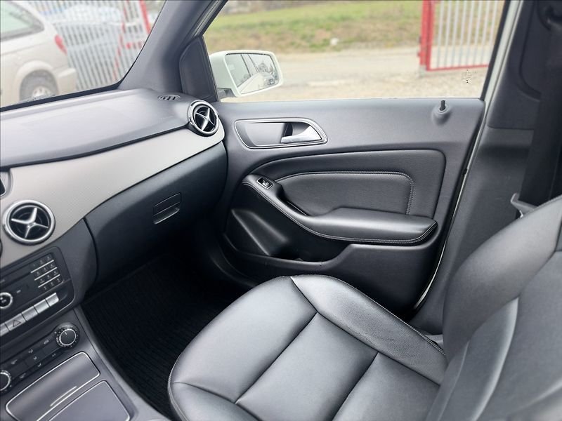 Mercedes-Benz Třídy B 180CDI NAVI AUTOMAT - fotka 22 z 29