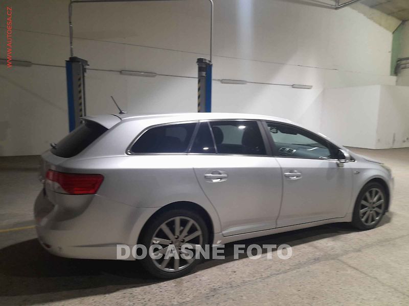 Toyota Avensis (2011) 2.2D-CAT, 2.maj,ČR, AT - fotka 2 z 3