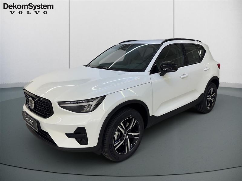 Volvo XC40 (2026) 2,0 B3 Plus Dark  8247 - fotka 1 z 15