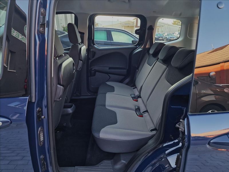 Ford Tourneo Courier 1.5TDCi 74kW Trend,ČR,1.Maj. - fotka 18 z 50