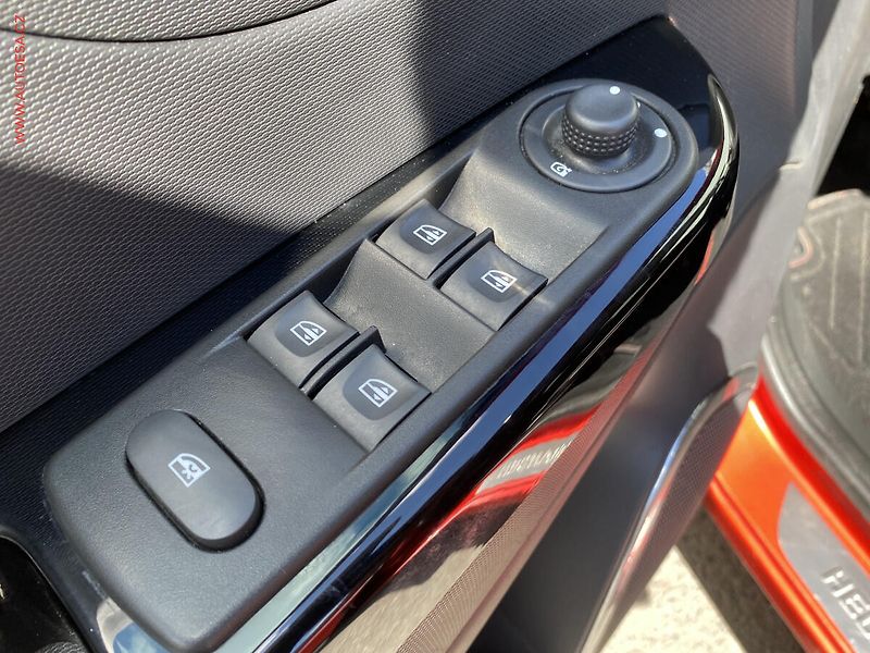 Renault Captur (2015) 0.9TCe, Helly Hansen - fotka 14 z 19