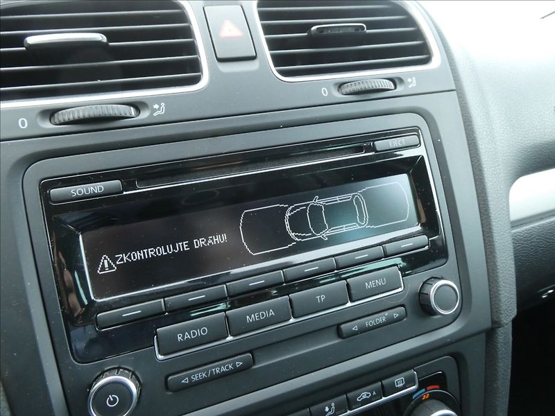 Volkswagen Golf 1,2 TSi 77kW MATCH serviska - fotka 35 z 45