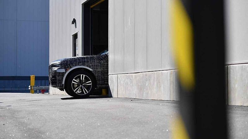 Záběry z výroby prototypů nového BMW X7.