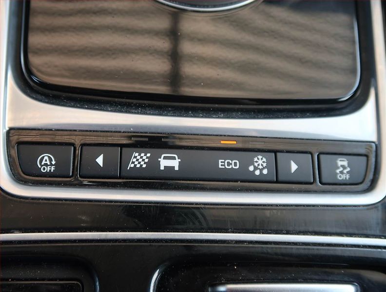 Jaguar F-Pace (2018) 20d AWD, 4X4, Automat, Kůže - fotka 20 z 23