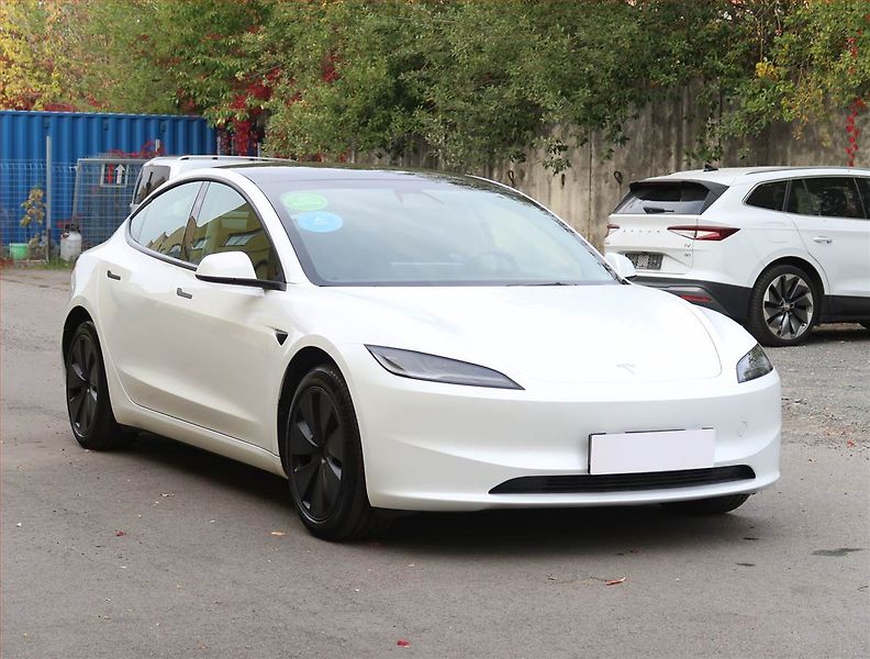 Tesla Model 3 (2023) Standard Range 60kWh, SoH 94% - fotka 1 z 32