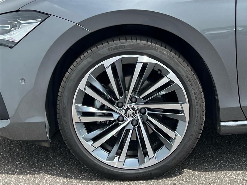 Škoda Superb 2,0 TDi 110kW 7DSG L&K  IV. - fotka 12 z 41