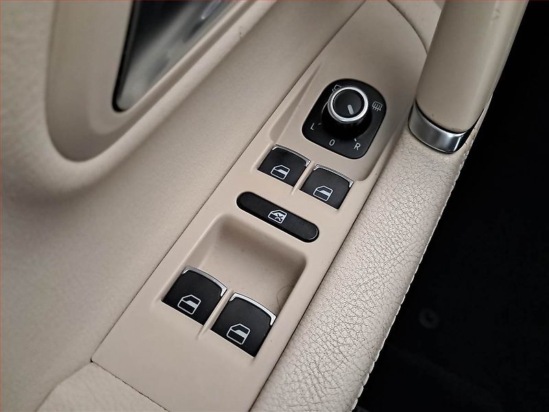 Volkswagen Passat CC (2010) Comfortline 2.0 TDI, Xenony - fotka 16 z 17