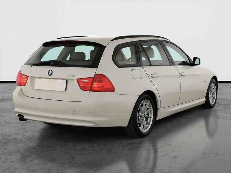 BMW Řada 3 (2011) 318 i, Serv.kniha - fotka 5 z 16