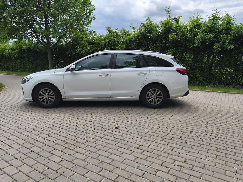 Hyundai i30 1.0 T -Gdi 88Kw Kombi - fotka 4 z 26
