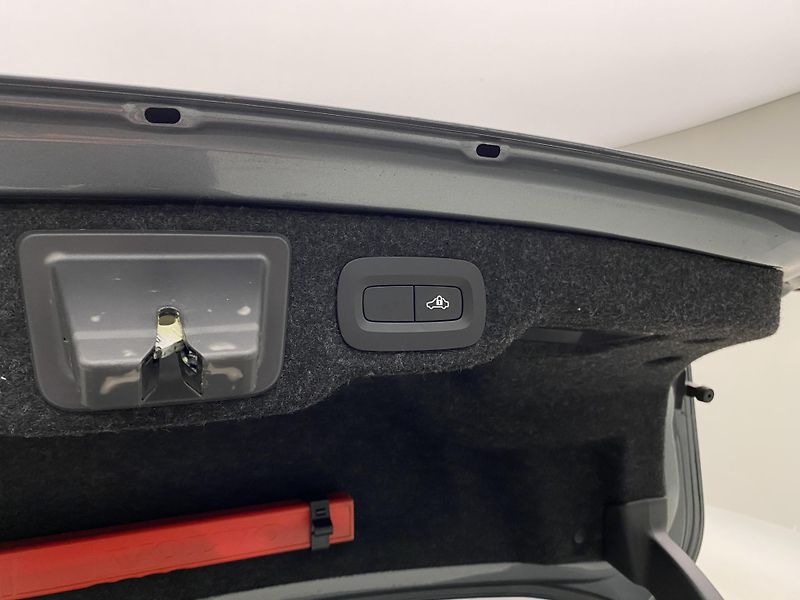 Volvo S60 B5 INSCRIPTION AUT REZERVACE - fotka 34 z 46