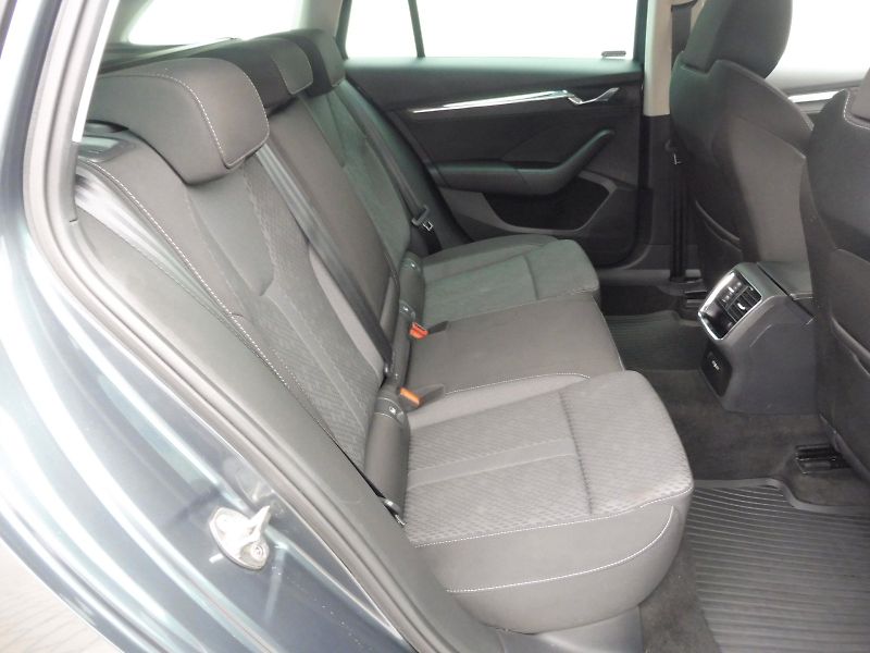 Škoda Octavia (2021) Combi Style 1,5 eTSI 110kW mHE - fotka 22 z 29