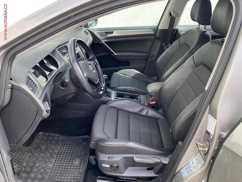 Volkswagen Golf (2016) 1.2 TSi, AC, bixen, park - fotka 14 z 21