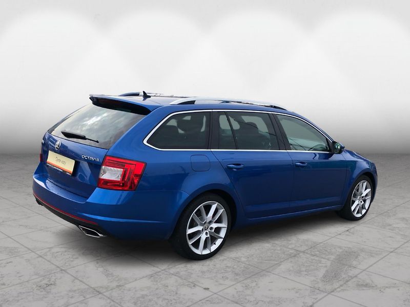 Škoda Octavia Combi 2,0 TDI RS - fotka 2 z 30