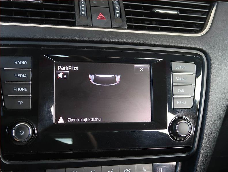Škoda Octavia (2015) Elegance 1.6 TDI, Tempomat - fotka 16 z 16