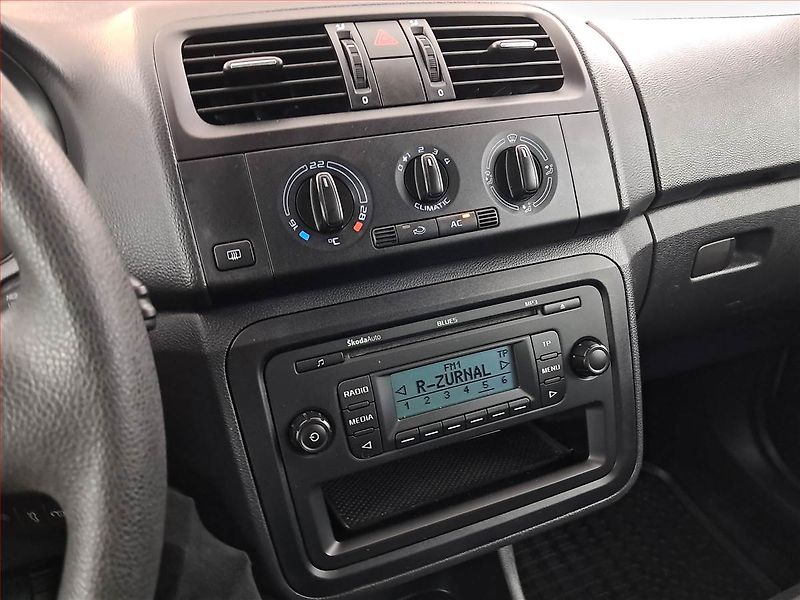 Škoda Fabia (2010) 1.2 TSI, Tažné, Klima - fotka 12 z 13