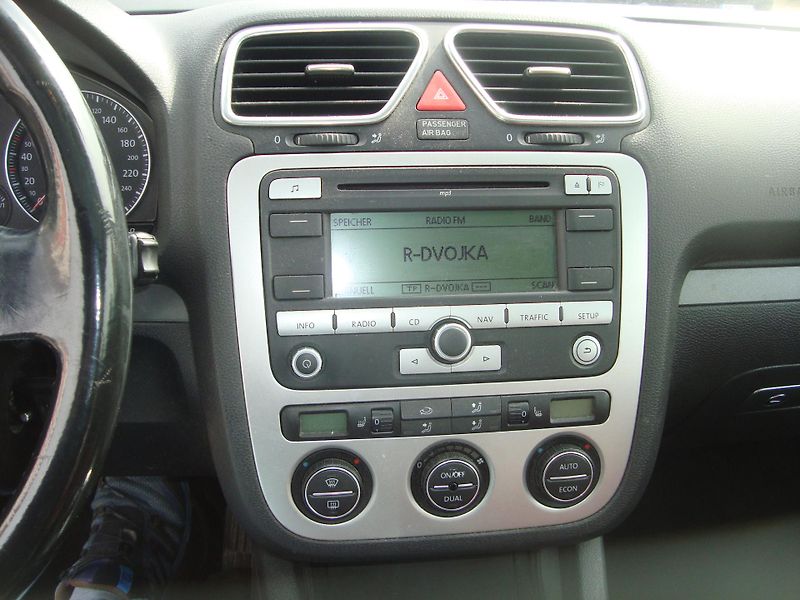 Volkswagen EOS (2007) 2,0 TDI Cabrio - fotka 12 z 19