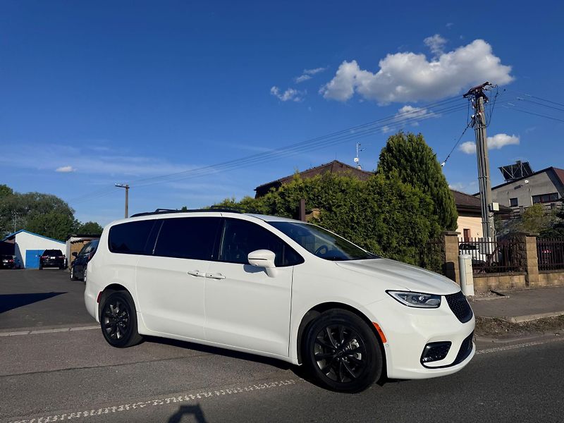 Chrysler Pacifica (2021) 3,6 RU Limited DVD Čočka 2021 - fotografie inzerátu