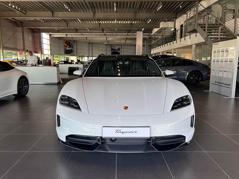 Porsche Taycan Sport Turismo HuD Pano Soft - fotka 2 z 25