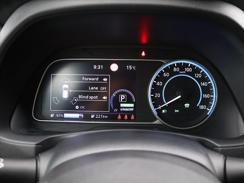 Nissan Leaf 110kW ACENTA 40kWh CZ - fotka 16 z 30
