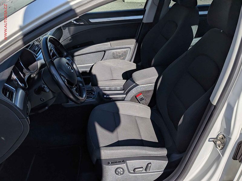 Škoda Superb (2015) 2.0TDi 4x4, ČR, DSG, xenon - fotka 9 z 18